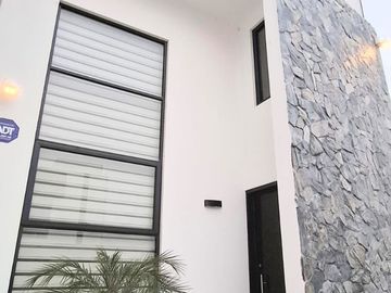 CASA SEMINUEVA EN PRIVADA EXCLUSIVA EN ALVENTO HABITAT