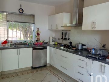 CASA EN VENTA ZONA DORADA, CUERNAVACA, MOR.
