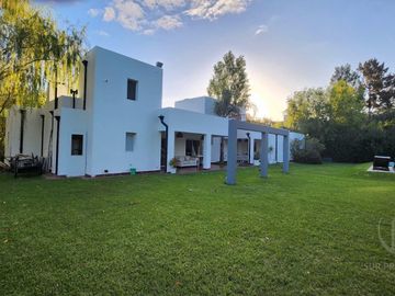 Casa en  El Lauquen