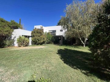 SE VENDE CASA - CONDOMINIO EL GOLF RINCONADA