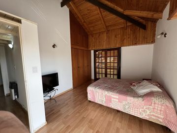 Venta casa 5 dorm Santa Genoveva c/ quincho y pileta
