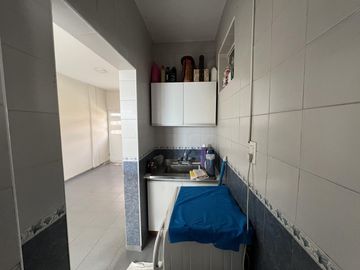 Venta casa 5 dorm Santa Genoveva c/ quincho y pileta