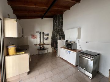 Venta casa 5 dorm Santa Genoveva c/ quincho y pileta
