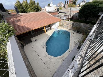 Venta casa 5 dorm Santa Genoveva c/ quincho y pileta