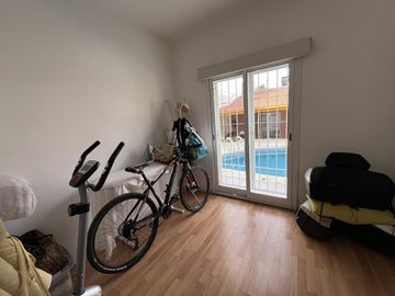 Venta casa 5 dorm Santa Genoveva c/ quincho y pileta