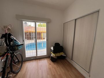 Venta casa 5 dorm Santa Genoveva c/ quincho y pileta