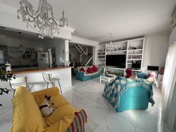 Venta casa 5 dorm Santa Genoveva c/ quincho y pileta