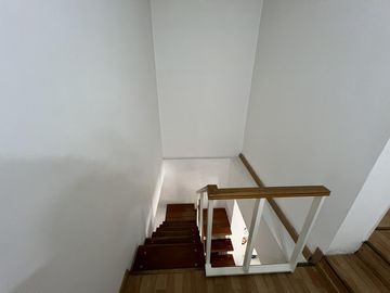Venta casa 5 dorm Santa Genoveva c/ quincho y pileta