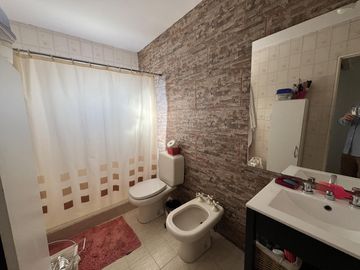 Venta casa 5 dorm Santa Genoveva c/ quincho y pileta