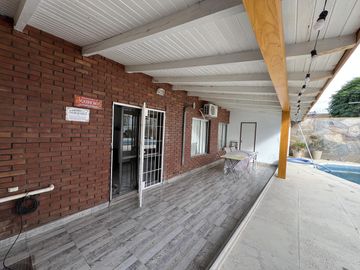 Venta casa 5 dorm Santa Genoveva c/ quincho y pileta