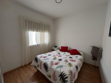 Venta casa 5 dorm Santa Genoveva c/ quincho y pileta