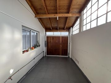 Venta casa 5 dorm Santa Genoveva c/ quincho y pileta