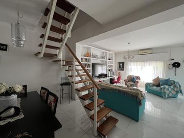 Venta casa 5 dorm Santa Genoveva c/ quincho y pileta