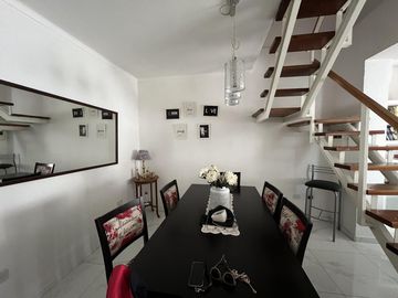 Venta casa 5 dorm Santa Genoveva c/ quincho y pileta
