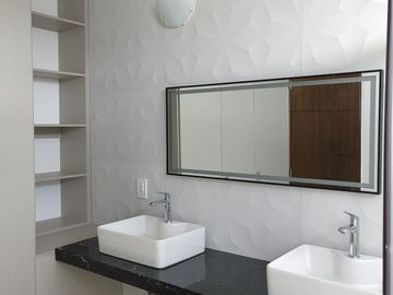 Se Vende Casa en Bio Grand Juriquilla, 3 Niveles, Roof Garden, de Lujo !!