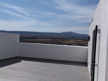 Se Vende Casa en Bio Grand Juriquilla, 3 Niveles, Roof Garden, de Lujo !!