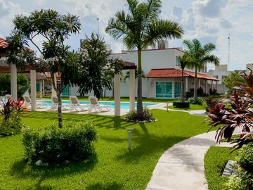 Casa en venta en Playa del Carmen con piscina 3 habitaciones