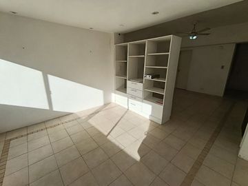 VENDEMOS MONOAMBIENTE AL FRENTE. PISO ALTO