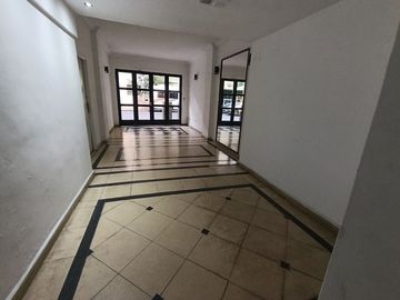 VENDEMOS MONOAMBIENTE AL FRENTE. PISO ALTO