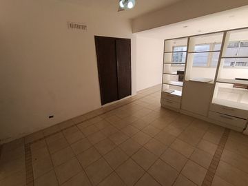 VENDEMOS MONOAMBIENTE AL FRENTE. PISO ALTO
