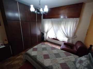 Venta casa 3 ambientes con cochera en Ezpeleta.