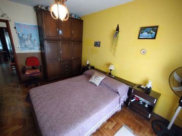 Venta casa 3 ambientes con cochera en Ezpeleta.