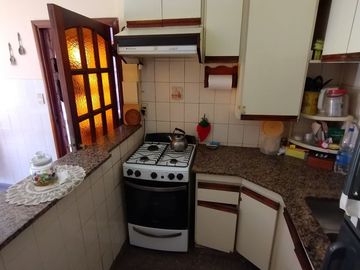 Venta casa 3 ambientes con cochera en Ezpeleta.