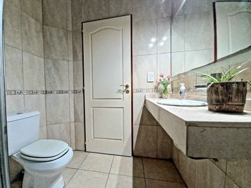 Venta Casa 7 ambientes-Bosch-EQUIPADA-Apto credito