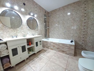 Venta Casa 7 ambientes-Bosch-EQUIPADA-Apto credito