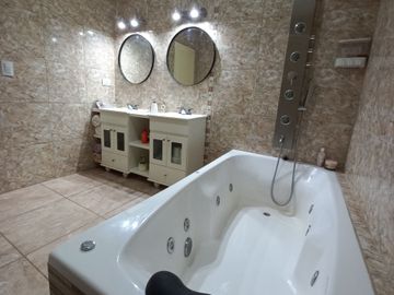 Venta Casa 7 ambientes-Bosch-EQUIPADA-Apto credito