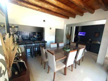 VENTA DE CASA CON  PILETA RODEO DEL MEDIO MAIPU