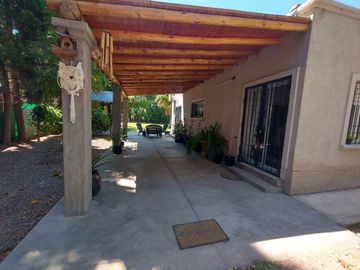 VENTA DE CASA CON  PILETA RODEO DEL MEDIO MAIPU