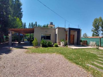 VENTA DE CASA CON  PILETA RODEO DEL MEDIO MAIPU