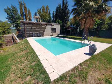 VENTA DE CASA CON  PILETA RODEO DEL MEDIO MAIPU