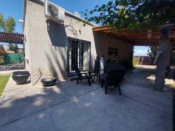 VENTA DE CASA CON  PILETA RODEO DEL MEDIO MAIPU