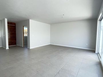 Casa en Venta en Grand Juriquilla, 3 Recámaras, 3 Baños, Roof Garden, Jardín