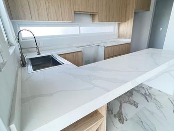 Casa en Venta en Grand Juriquilla, 4 Recámaras, 4 Baños, Roof Garden, Doble Altu