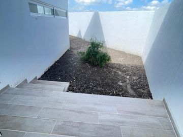Casa en Venta en Grand Juriquilla, 4 Recámaras, 4 Baños, Roof Garden, Doble Altu