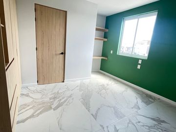 Casa en Venta en Grand Juriquilla, 4 Recámaras, 4 Baños, Roof Garden, Doble Altu