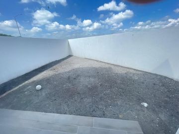 Casa en Venta en Grand Juriquilla, 4 Recámaras, 4 Baños, Roof Garden, Doble Altu