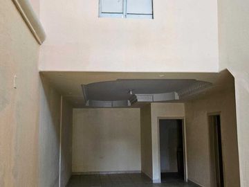 SE VENDE casa de dos pisos 3 recamaras en Quinta del Rey