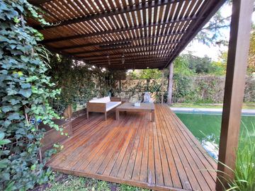 Casa en venta en Gonnet. Pileta