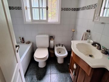 Casa en venta en Gonnet. Pileta
