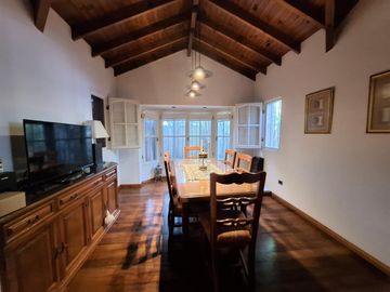 Casa en venta en Gonnet. Pileta