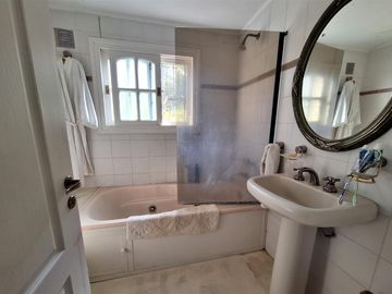 Casa en venta en Gonnet. Pileta