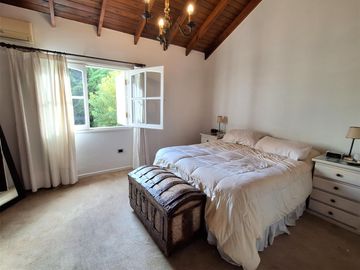 Casa en venta en Gonnet. Pileta