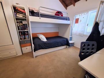 Casa en venta en Gonnet. Pileta