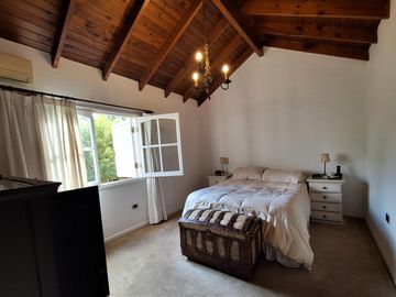 Casa en venta en Gonnet. Pileta