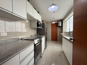 DEPARTAMENTO EN VALLE HERMOSO SEMI NUEVO DE 3 HABITACIONES Y DOBLE COCHERA