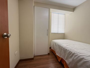 DEPARTAMENTO EN VALLE HERMOSO SEMI NUEVO DE 3 HABITACIONES Y DOBLE COCHERA